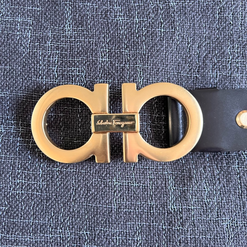 Salvatore Ferragamo reversible black/brown belt size 95. 32-36 waist size